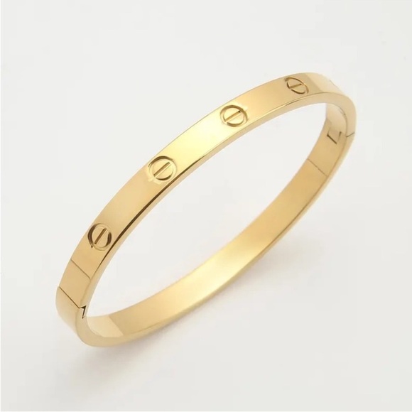 Clip On LOVE Screw Bangle Bracelet in Gold - Picture 4 of 4